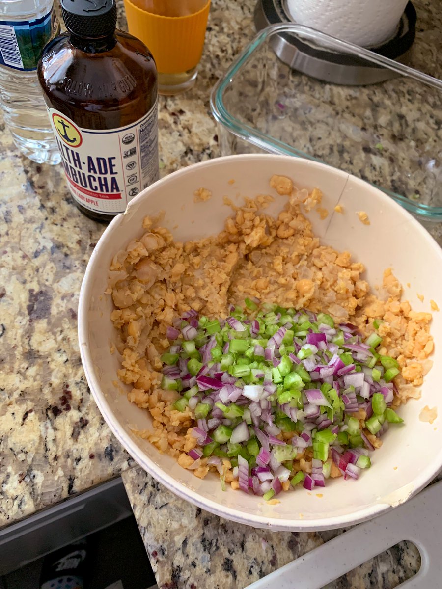 plantbasedvibes's tweet photo. chickpea salad is simple &amp; nutritious ! 

have a scoop in a salad, make a wrap or sandwich or eat with some crackers.

use organic mayo, vegan mayo, mashed avocado or hummus as a binder. 

chickpeas are high in protein, potassium, magnesium, calcium, b6 &amp; iron #plantbasedvibes https://t.co/OBLpDqVQCD