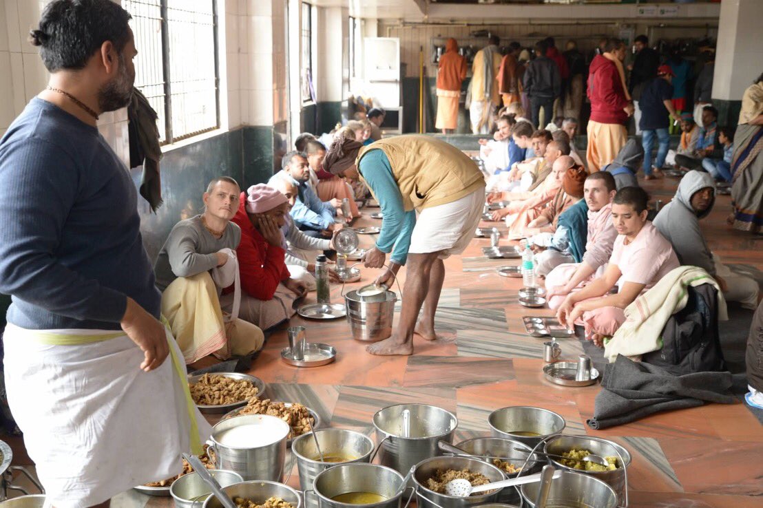 radhe_kunj's tweet photo. Ecstatic Kirtan! DANCE! Powerful Fire Sacrifice! Delicious Prasadam for All! 

On Adwaita Saptami we blissfully celebrated this holy day. Devotees and guests from all over the world came to honor delicious prasadam. The hall was full 3-4 times. Hundreds were lovingly served. https://t.co/6mMeP52fWR