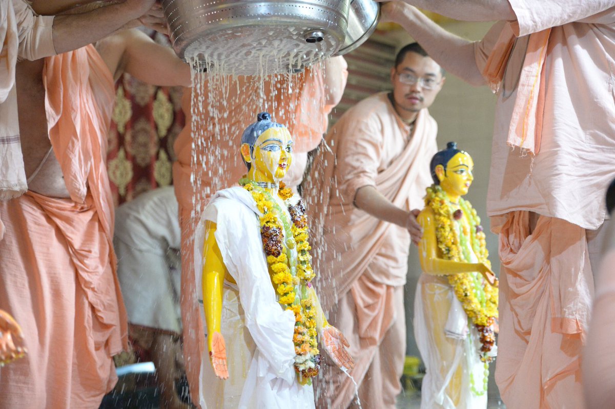 radhe_kunj's tweet photo. Ecstatic Kirtan! DANCE! Powerful Fire Sacrifice! Delicious Prasadam for All! 

On Adwaita Saptami we blissfully celebrated this holy day. Devotees and guests from all over the world came to honor delicious prasadam. The hall was full 3-4 times. Hundreds were lovingly served. https://t.co/6mMeP52fWR