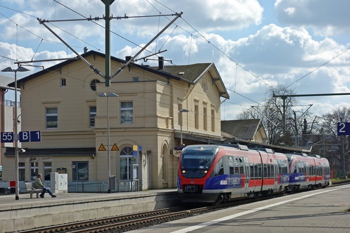 zuggucker's tweet photo. Dezember 2021 steht übrigens die Euregiobahn auf dem Plan. Die Leistung wird dann neu ausgeschrieben und wenn's weiter so toll läuft, kann ich mich auch noch von meinem Lieblings VT verabschieden 😑
#BR643 .2 in Herzogenrath https://t.co/2xvFi3oM2G