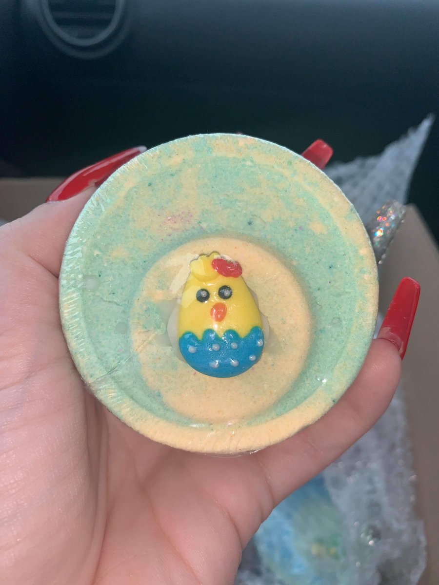 vickyg2009's tweet photo. How cute are these bath bombs for Easter !!! These smell like bubblegum and turn ur bath into amazing colours lots of fun
#bubblegum#bathtime#bathbomb https://t.co/v7GPXO3Gw9