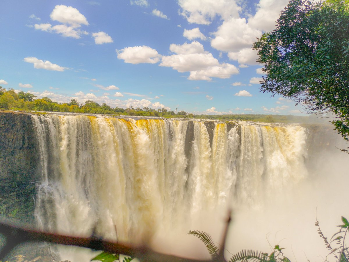 fundisanid's tweet photo. Thank u @FlyAirZimbabwe @phezuluLodge special mention to Captain Murape, Mrs. Simboti & the crew #VictoriaFalls u're the best @NziraMag #VisitZimbabwe @METHI_Zimbabwe @ZtaUpdates #svovichallenge https://t.co/xIlfWyopAk