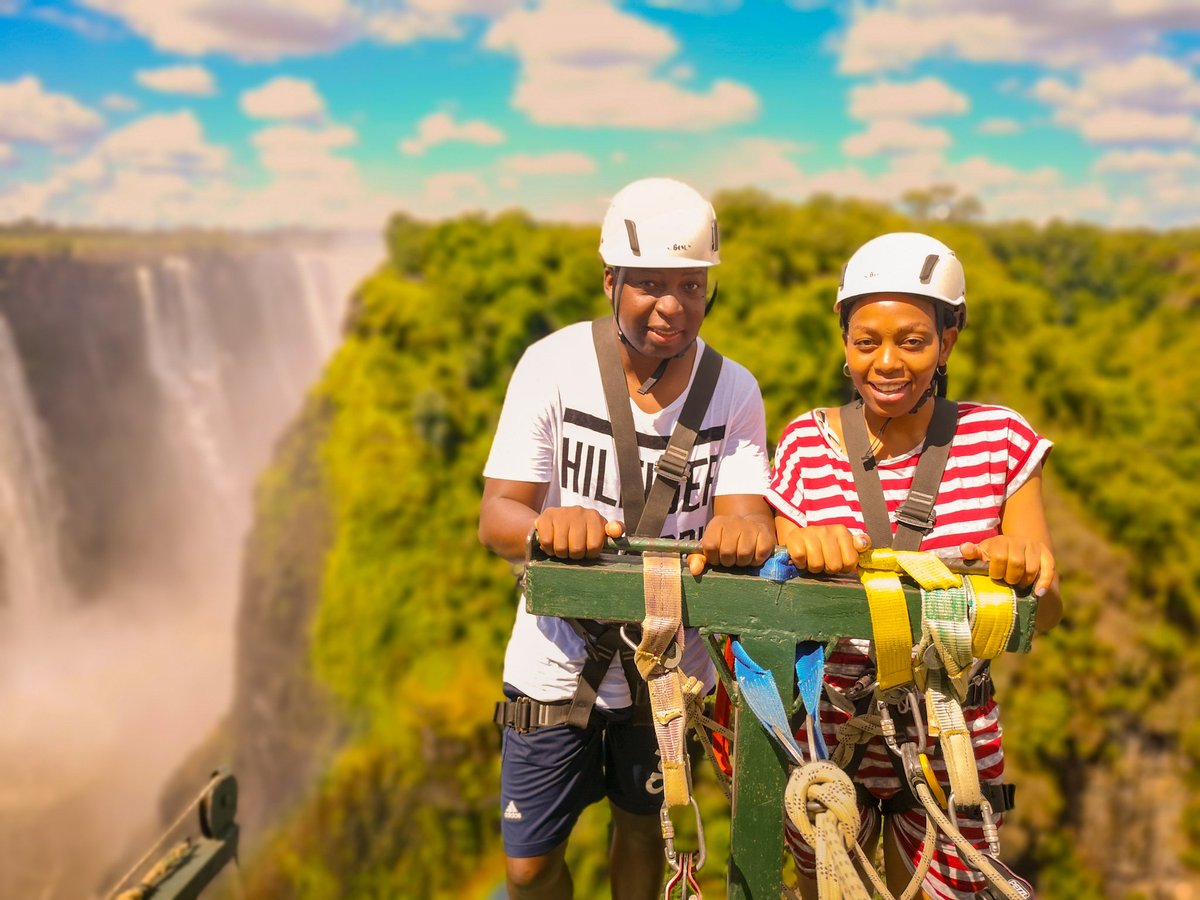 fundisanid's tweet photo. Thank u @FlyAirZimbabwe @phezuluLodge special mention to Captain Murape, Mrs. Simboti & the crew #VictoriaFalls u're the best @NziraMag #VisitZimbabwe @METHI_Zimbabwe @ZtaUpdates #svovichallenge https://t.co/xIlfWyopAk