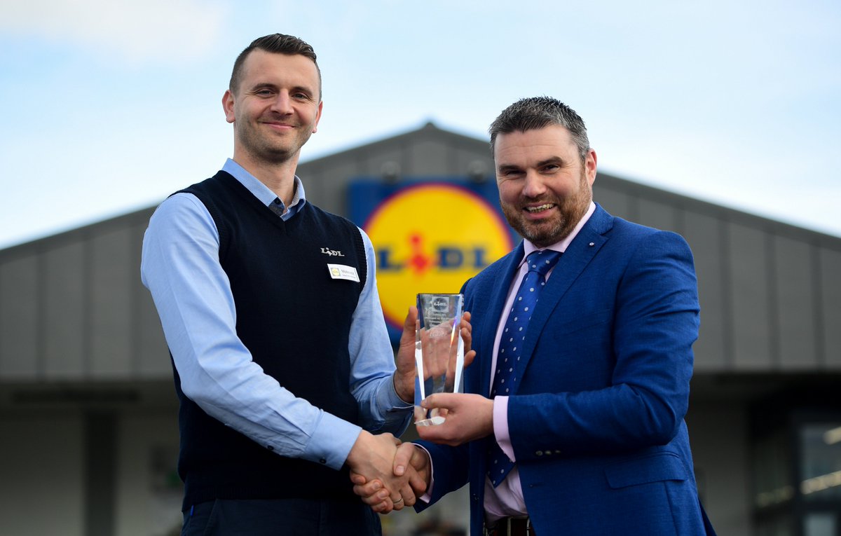 LadiesFootball's tweet photo. 🥇Congratulations to Gerry McGill (@culbaire16), the @lidl_ireland / @IsFearrAnStar Manager of the Month for February 

🏐 @CarlowLGFA are 4/4 in Division 4 and Gerry was presented with his award by Mateusz Maksymyiuk, Store Manager, Lidl, Tullow Road, Carlow. 

#SeriousSupport https://t.co/g2C7ZjirO7