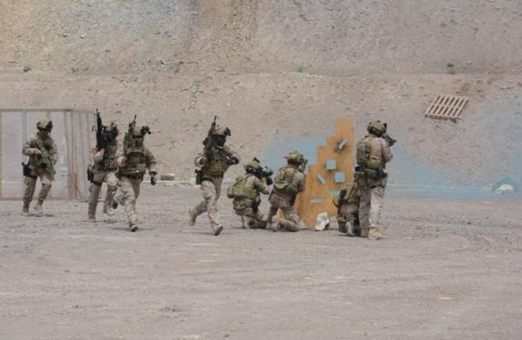 Fgne_esp's tweet photo. Miembros de la #fgne en una prueba de tiro.
#infanteriademarinaespañola #armadaespañola #spanishnavy #spanishmarines #armadaesp https://t.co/Ms9CAN8ZE8
