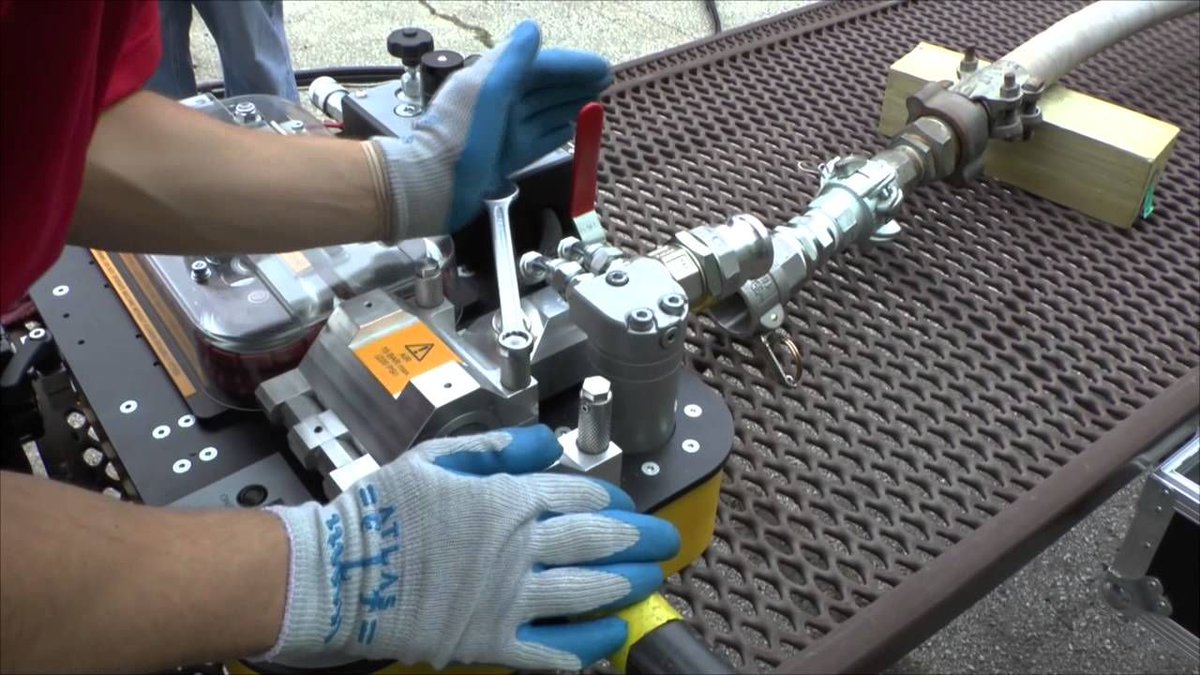 GMPTools's tweet photo. Purchasing a GMP JetStream cable blower is one thing, but setting it up is another. Let this video walk you through the steps: https://t.co/2wSNSFYxiv #cable #cabletools #fttx #ftth #telecom https://t.co/a5bzwp2THK