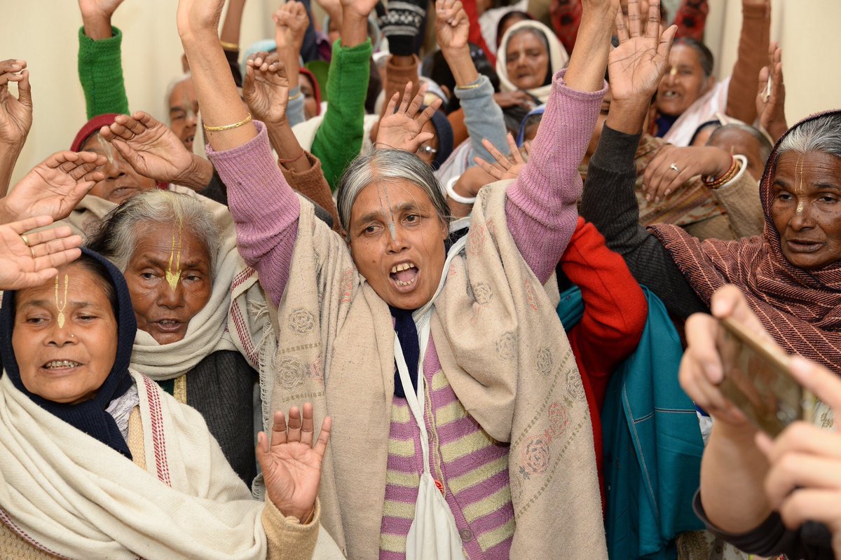 radhe_kunj's tweet photo. ARRIVED! - Distributing Gifts to over 1200 Widows

Over 1200+ Widows received Blankets, Sarees, Rice, Dhal, Sugar, Gur, and rupees. 

We feel so much gratitude to Srila Gurudeva for inspiring and guiding everything and gratitude to Vaishnavas for being such a beautiful medium ❤️ https://t.co/v6lNdJ9mgK