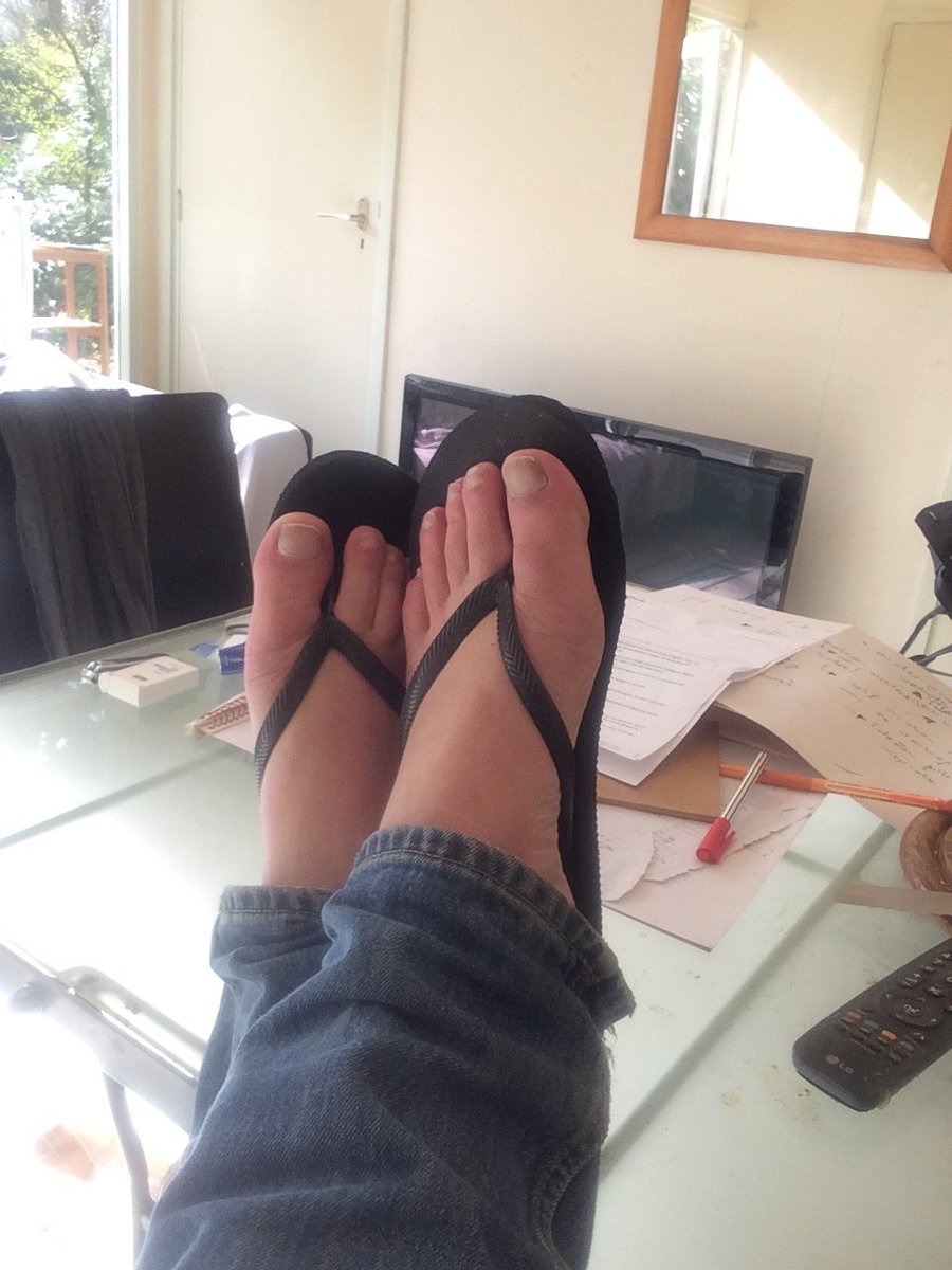 bas_i's tweet photo. #nieuweschoenentweet #legtweet @MrsBeekSmit https://t.co/kM9vj8QS9q
