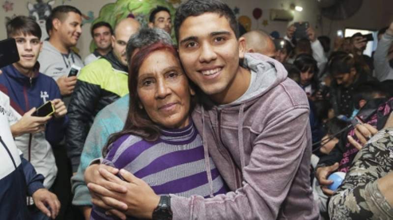 la12tuittera's tweet photo. #Reynoso "mi mamá amasaba pan en un horno de barro para ayudarme para que pudiera ir a entrenar a #Talleres. Mi mama siempre me ayudó y mi familia siempre estuvo presente" @EstudioFutbol https://t.co/84TH75r7W4