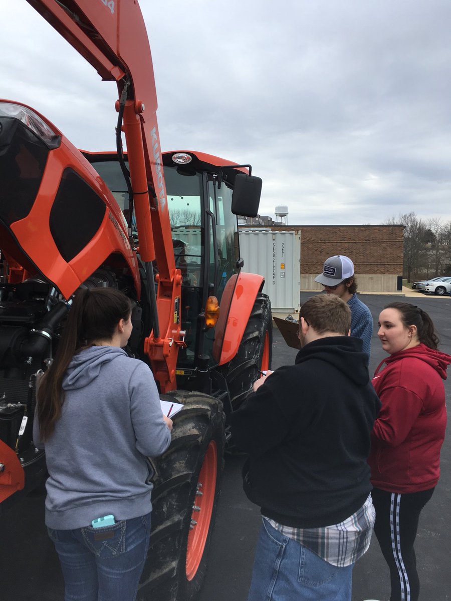 kylemab's tweet photo. Tractor part Identification Thank you Wayde’s equipment for the use of the tractor!!  @UnionRXI @UnionHighCats https://t.co/vw2cdHcq46