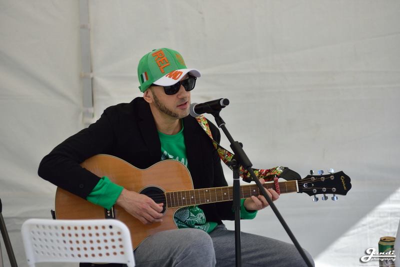 IRISHROVERMUSIC's tweet photo. IRISH ROVER - ROVER MacCHROI - Live Solo Unplugged Concert, St. Patrick's Day March 17th 2019, Central Europe, Budapest, Hungary : 12:30 @ Freedom Square (Szabadsag Ter) #IrishRover #RoverMacChroi #IrishPunk #PaddyPunk #FolkRock #IrishMusic #Singer #Songwriter #Vegan #Anarchist https://t.co/oFMHsadwm9