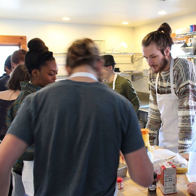greenmtncollege's tweet photo. Students and community members gathered at the Farmhouse to enjoy cooking and eating of FairTrade certified and locally sourced food during the recent “Breakfast at the Farmhouse” event. Photo by @kb_arts.
#cerridwenfarm #greenmountaincollege #community … https://t.co/huIX3CoKzt https://t.co/CVpV7N4Nmb