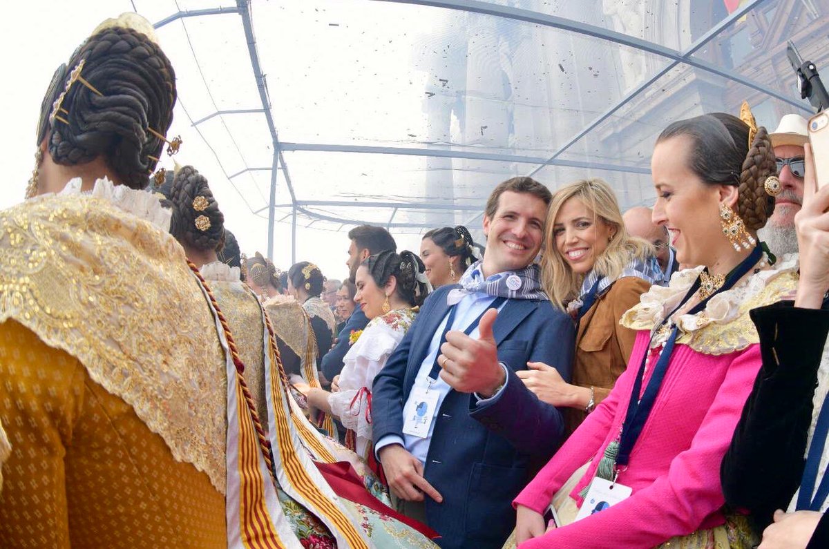 pablocasado_'s tweet photo. Es una satisfacción estar hoy en las Fallas disfrutando de su día grande. En Valencia me siento como en casa, admiro esta tierra que es parte de mi esencia como español. Merece mucha más atracción, turismo, empresas e inversiones.

#Fallas2019 🔥 https://t.co/NYZrsZwA2u