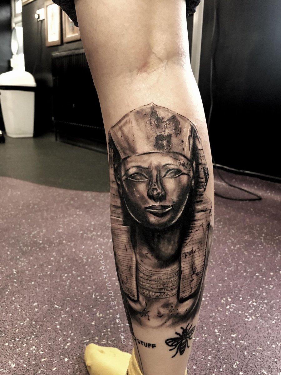 we finish today with another monochrome design for one of Sophie Hood's  regulars here at 13INK. With this Hatshepsut tattoo who was the fifth  pharaoh of the Eighteenth Dynasty of Egypt. She, image size:900x1200