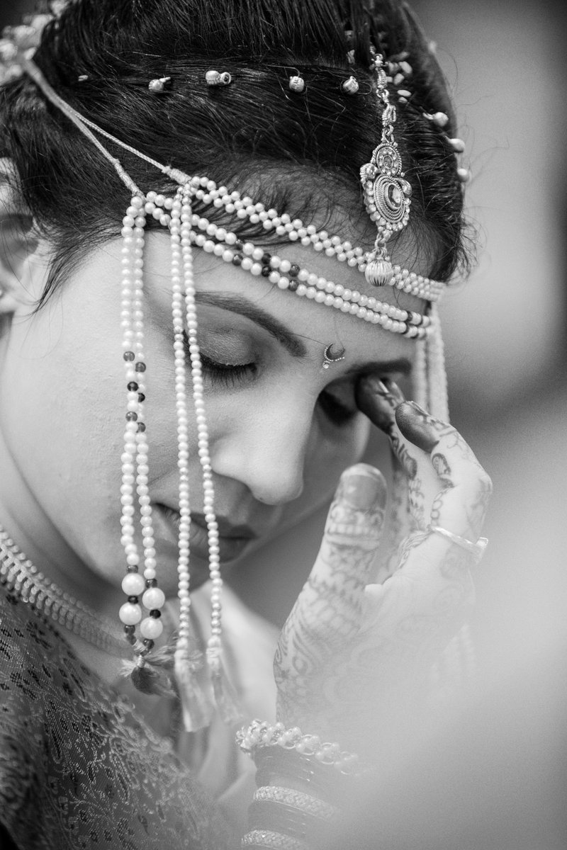 'BRIDE' -A Woman With A Fine Prospect Of Happiness Behind Her. ❤️ 
instagram.com/p/Btlyxubg-3Z/
#bridetobe #marathibride #weddingday #women #simplewedding  #indianwedding #indiancelebration #wedding2019 #bridecandid #weddingphotography #celebration #shantanupisatphotography