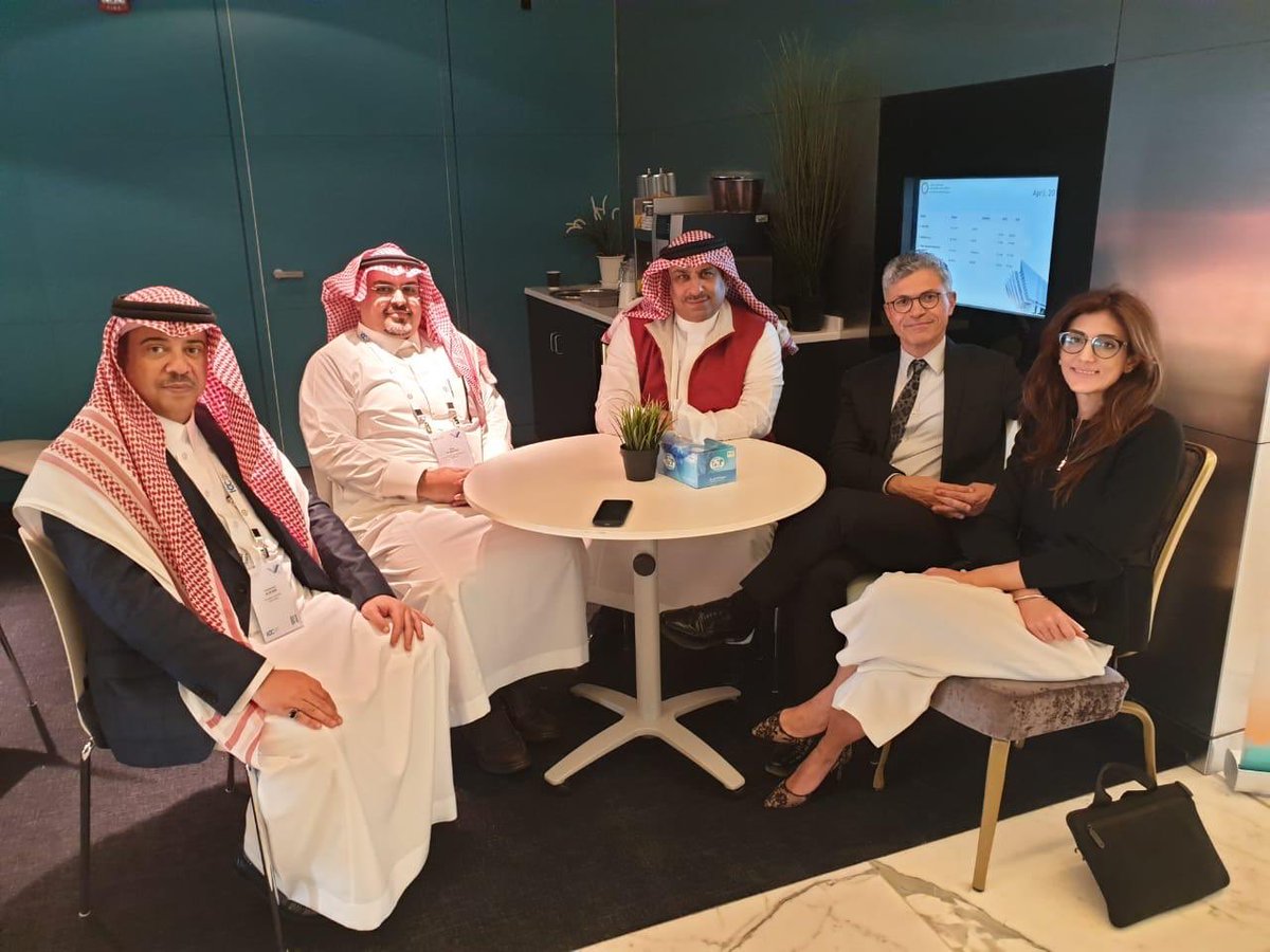 ICCSaudi's tweet photo. إجتماع رئيس و أعضاء لجنة التحكيم في #غرفة_التجارة_الدولية السعودية بالسيدة آنا مارتينز مسؤولة التدريب والمؤتمرات والسيد سامي الهواربي مدير مكتب المحكمه التجارية بالغرفه للشرق الاوسط على هامش المؤتمر ومناقشة أوجه التعاون المشترك وخطة عمل لإقامة انشطة وفعاليات تحكيم بالسعودية https://t.co/Z6jlfK9tG6
