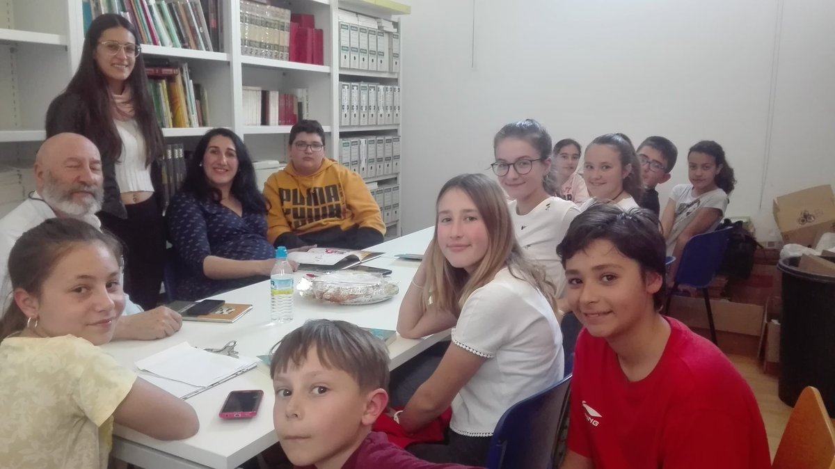 epdlsevilla's tweet photo. Magníficas tardes de encuentros con Ramírez Lozano en @EpdlAlmaden @epdlcantillana incluído bizcocho casero en @epdlsevilla @DIPUSEVI https://t.co/tX7ujPOsjo