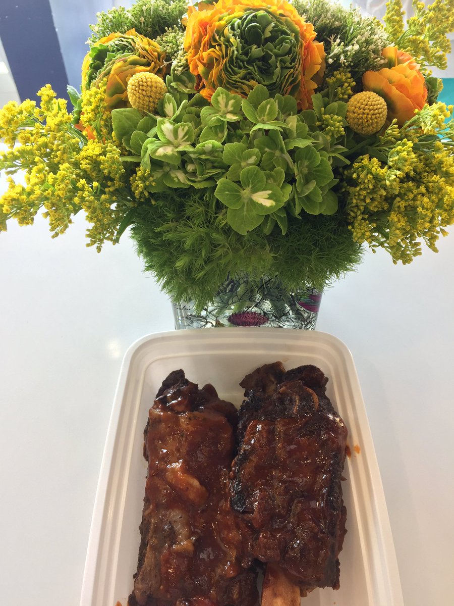 ChoppedHG's tweet photo. We have BBQ Beef Ribs today! Hurry while supplies last. #choppedhalalgrill #bbqbeefribs #gyro #hummus #halal #halalfood #chickenandrice #newyorkstylestreetfood #mediterraneanfood #quickbite #utd #liveatnorthside #dallasfoodie #dallasfood #dallasfoodies #dallasfoodblogger https://t.co/MzgLyEfKB0