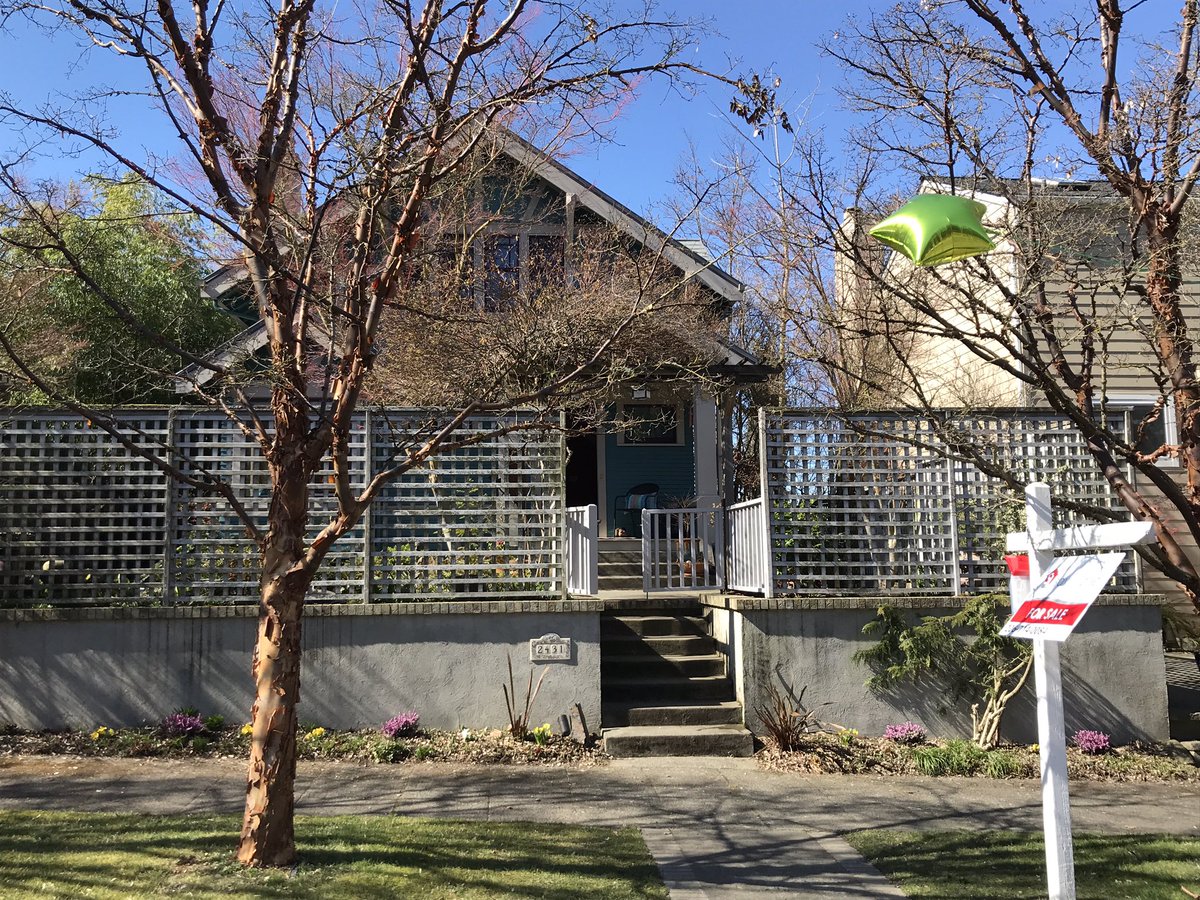 QueenAn81184851's tweet photo. BROKERS OPEN HOUSE TODAY; MARCH 19; 10am
2431 1st Ave West 98119

#brokersopen
#openhouse
#seattlerealestate
#seattlehomeforsale
#queeneannerealestate
#liveonqueenanne
#seattle
#urbanoasis
#PNWrealestate
#houseforsale
#queenanne
#seattlebrokersopen https://t.co/zNw82Ca321