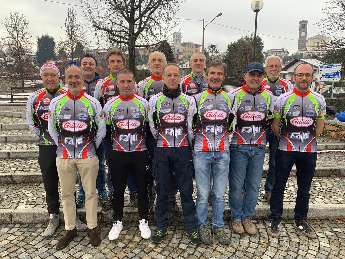 Pellasportswear's tweet photo. HAPPY FATHER'S DAY FROM PELLA SPORTSWEAR and from this squad with our jerseys! #pella #pellapmi #fatherday #bike #bici #bicicleta #cykel #bicycle #ciclismo #cycling #cyclingwear #cycle #bicicletta #velo #bicyclette #madeinitaly https://t.co/VUVeSK0d1F