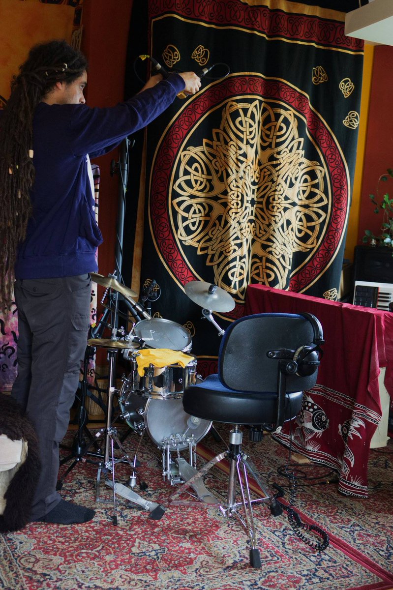 blueleaf_studio's tweet photo. Recording "French" of @properbuzzin playing his tiny drum kit today! It sounds super tight and punchy! #recordingdrums #recordingstudio #blueleafstudio #music #studio #multimic https://t.co/Kw7jFoYRzg