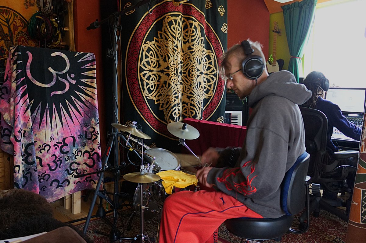 blueleaf_studio's tweet photo. Recording "French" of @properbuzzin playing his tiny drum kit today! It sounds super tight and punchy! #recordingdrums #recordingstudio #blueleafstudio #music #studio #multimic https://t.co/Kw7jFoYRzg