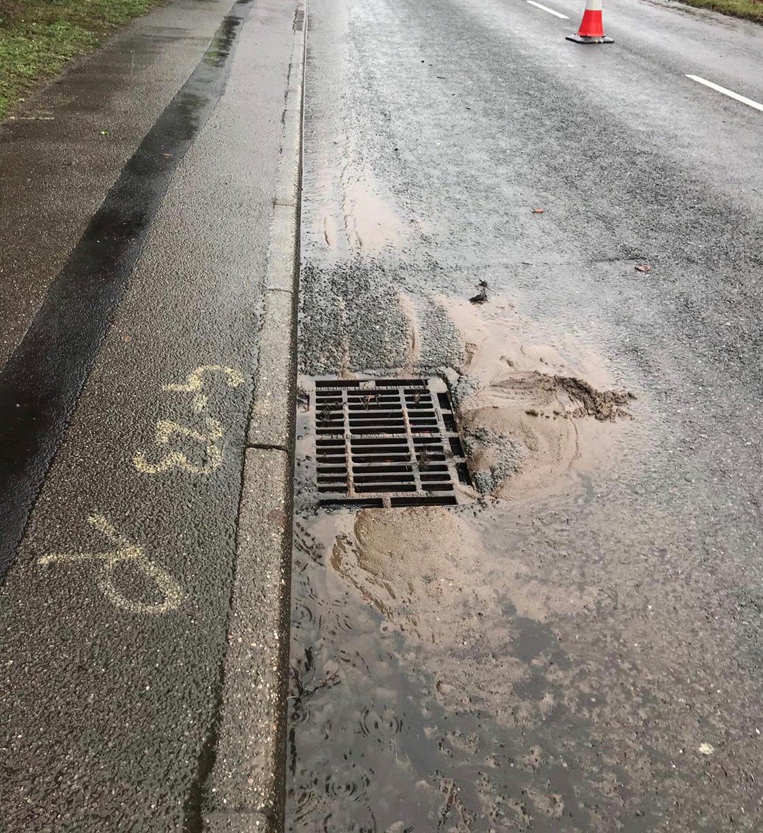 Drainsids's tweet photo. Competitors tried... IDS succeeded! A drainage flooding problem for 15 years now resolved.
See below our before (left) and after (right) photos.
To find solutions to your drainage problems contact us at: https://t.co/7j9MVMNM33
T: 0800 915 4993
#VIA #flooding #IDSLtd https://t.co/xF8uJYBCbL