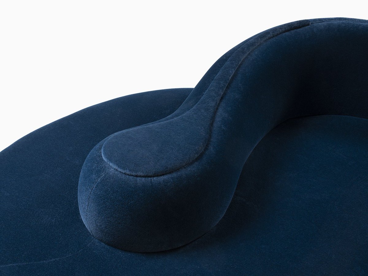 VladKagan's tweet photo. As was done with the Serpentine Sofa nearly half a century ago, Kagan is once again revolutionizing the dynamics of the interior landscape. Encouraging human interaction with its back to back feature, the Park Avenue sofa [...] https://t.co/Z6KYNyPHq7 https://t.co/vC6T4jXcwZ