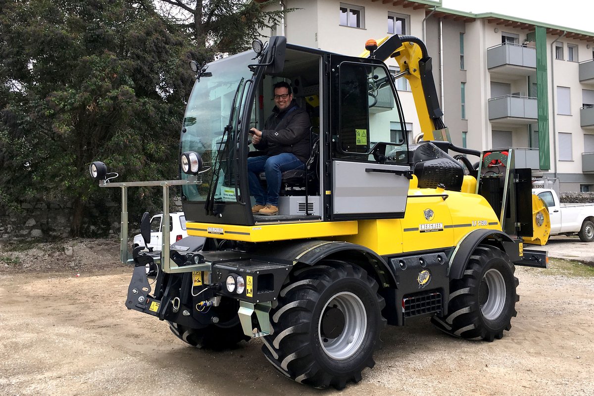 Energreenspa's tweet photo. Anche il #Consorzio di #Bonifica Pianura #Isontina si avvale di una nostra macchina #semovente idrostatica. Consegnata una #ILFs1500 con braccio telescopico da 12 metri completo di testata #trinciante #NewSpeed.
#ProfessionalMachines #Trinciatrice #SelfPropelled #Sicurezza https://t.co/vWkKO6FI6l