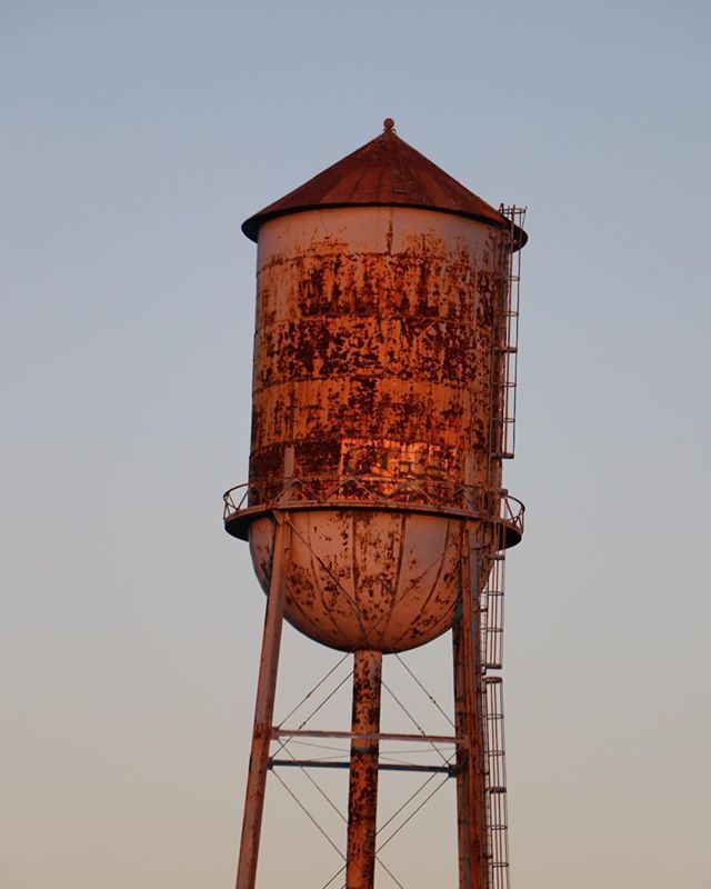 “Water Towers of Kensington” as told by @haldissteve. Part 1 of a series. #staytuned #makenstudios #allinkensington #watertowersofkensington #marketfrankfordline ift.tt/2TWcooF