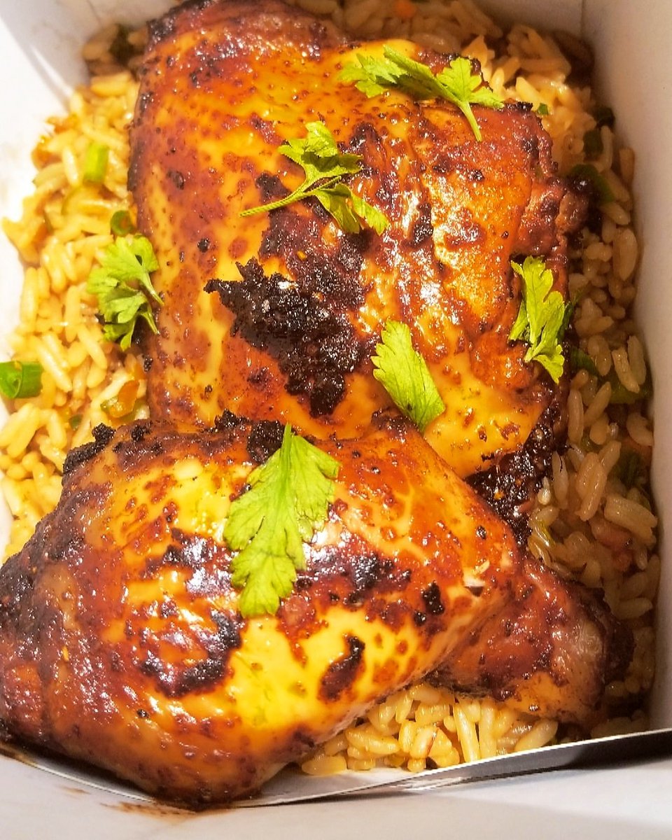 appetinolagos's tweet photo. Thai fried rice x BBQ chicken 😍😍😍😍👅👅👅 https://t.co/iFFAnzAQ2h