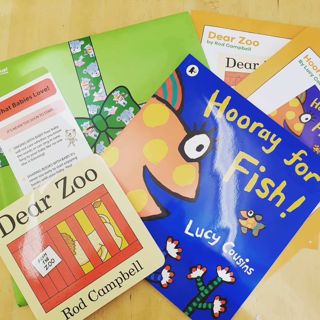 ⭐FREE BOOKSTART PACK⭐
Come along to Talking Tots Monday 25th March or Monday 1st April 1.30-2.30pm (childwall site) show this post to claim a free Bookstart pack containing books and goodies! 
#bookstart #childrenscentre #childwallcc