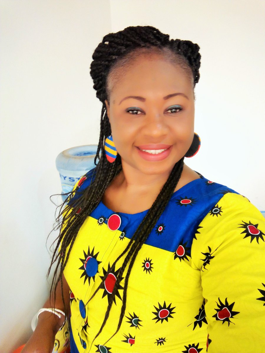 Fatiiche's tweet photo. Hello chers acteurs de changement,@Ashoka ,le plus grand réseau d’entrepreneurs sociaux de premier plan,et @TraceTelevision lancent #Ichangemaker.Partagez votre histoire(texte,vidéo, photo).Je suis Fatoumata Chérif activiste guinéenne et Alumni du programme @Ashoka @Changemakers https://t.co/lRc3RZoch6