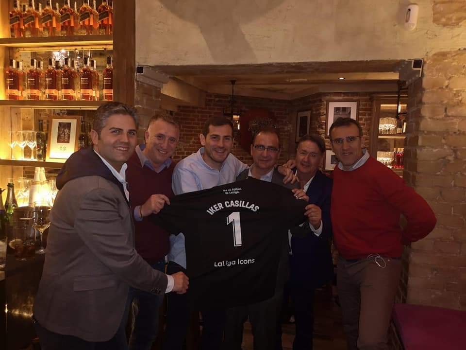 TabernaLaTienta's tweet photo. ¡¡Visitas como la de @IkerCasillas nos alegran el día!! Y es que, la #FamiliaLaTienta crece con buena gente 😀 ¡Esperamos volver a verte pronto!
#LasVentas #RestaurantesMadrid #TabernasMadrid #LaTienta #Flamenco #Madrid https://t.co/QFcM7sLIMH