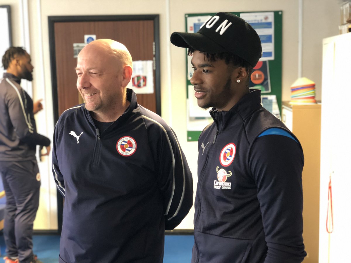 ReadingFC's tweet photo. .@OTRichards_ was on hand at the @RFCCommunity this afternoon to help with the #EFLDayofAction. 👋

#OneReading https://t.co/RB1iVuD9Vk