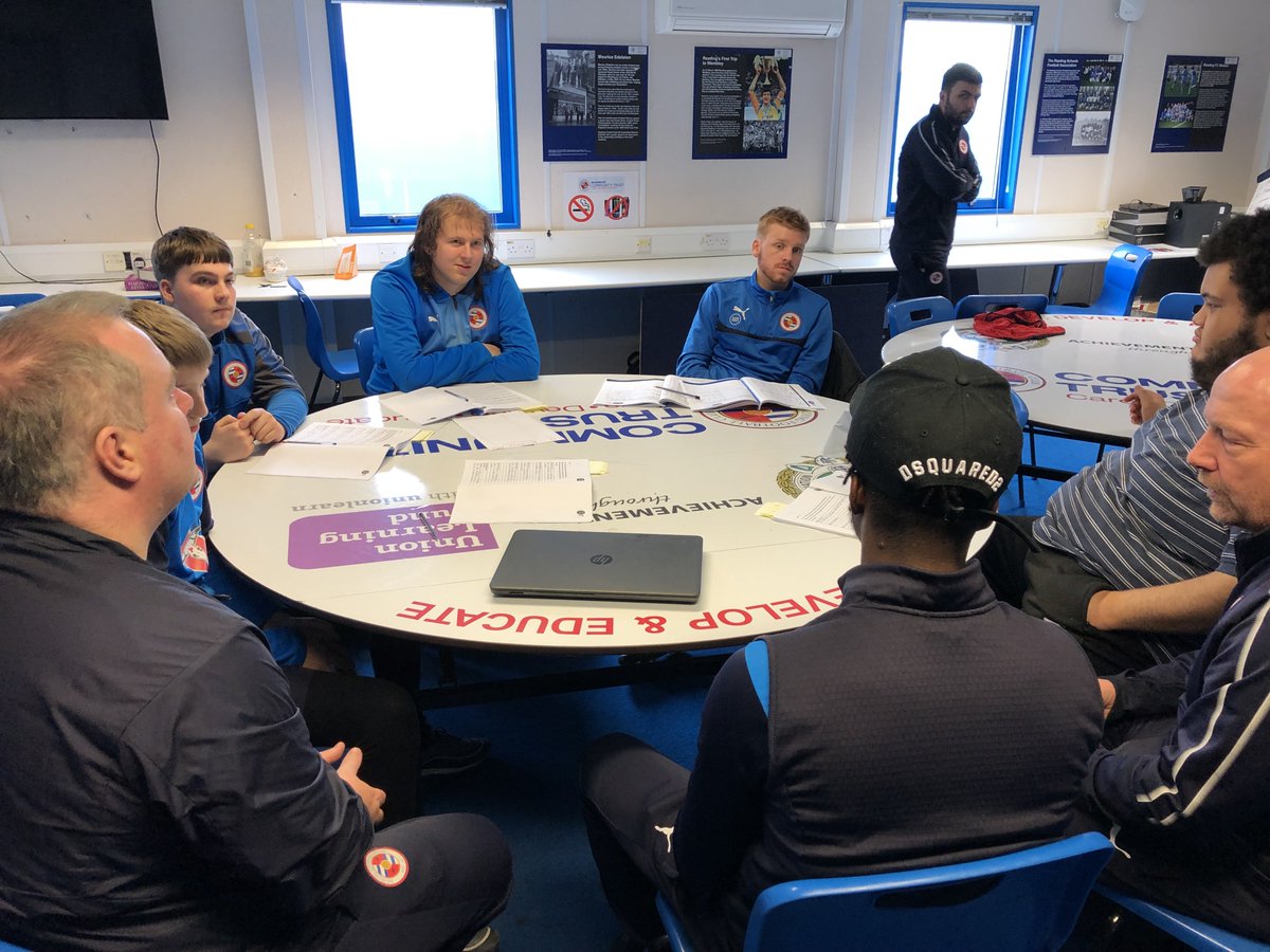 ReadingFC's tweet photo. .@OTRichards_ was on hand at the @RFCCommunity this afternoon to help with the #EFLDayofAction. 👋

#OneReading https://t.co/RB1iVuD9Vk