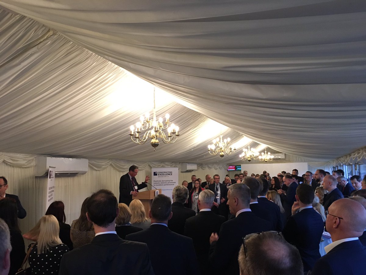 tinatillard's tweet photo. VERY full house to hear Phil Wilbraham’s welcome address at the @constructingexc Annual Reception at the Oalqce of Westminster. @BRE_Group #CE2018 https://t.co/jyRXcYkNEa