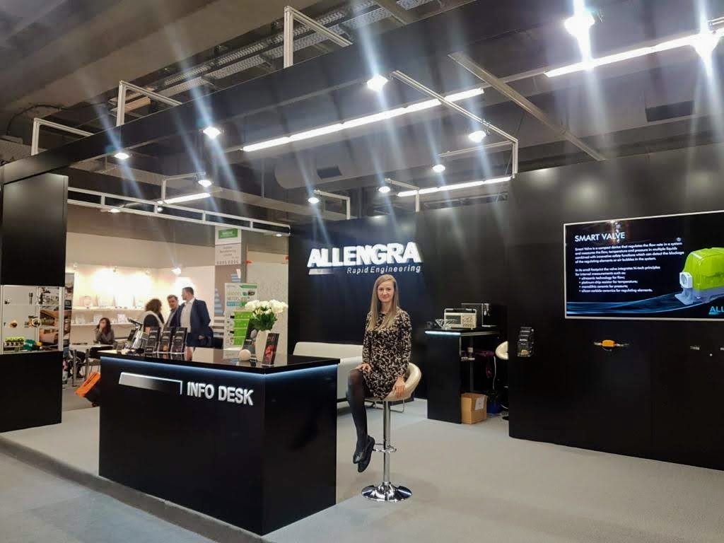 IoanaAdrianaCuc's tweet photo. În colaborare cu clientul nostru Allengra, am realizat un întreg stand expozițional. Mulțumim pentru încredere! #ADvolutionoradea #ADvolutionadvertising #advertisingagency #075RECLAMA #standexpozitional https://t.co/AoNvegimpq