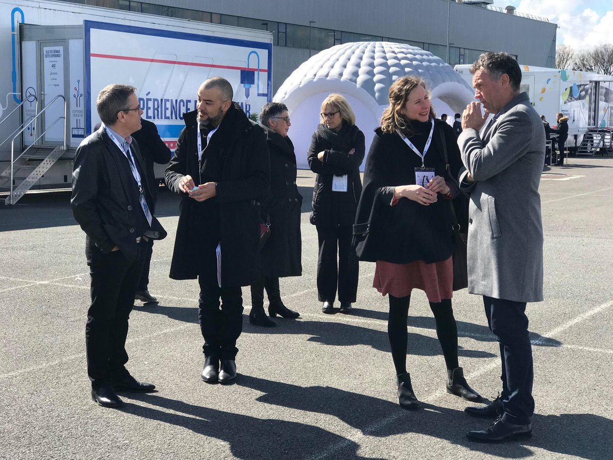 majorite_BFC's tweet photo. Dans le cadre du #FrenchLabTour faisant étape à #Sochaux @MarieGuiteDufay a signé le premier contrat Territoire d'Industrie Nord-Franche-Comté.L’occasion pour les élus d’échanger avec les représentants des grands groupes industriels du territoire et des étudiants #BFC https://t.co/3VFaWtBR1g