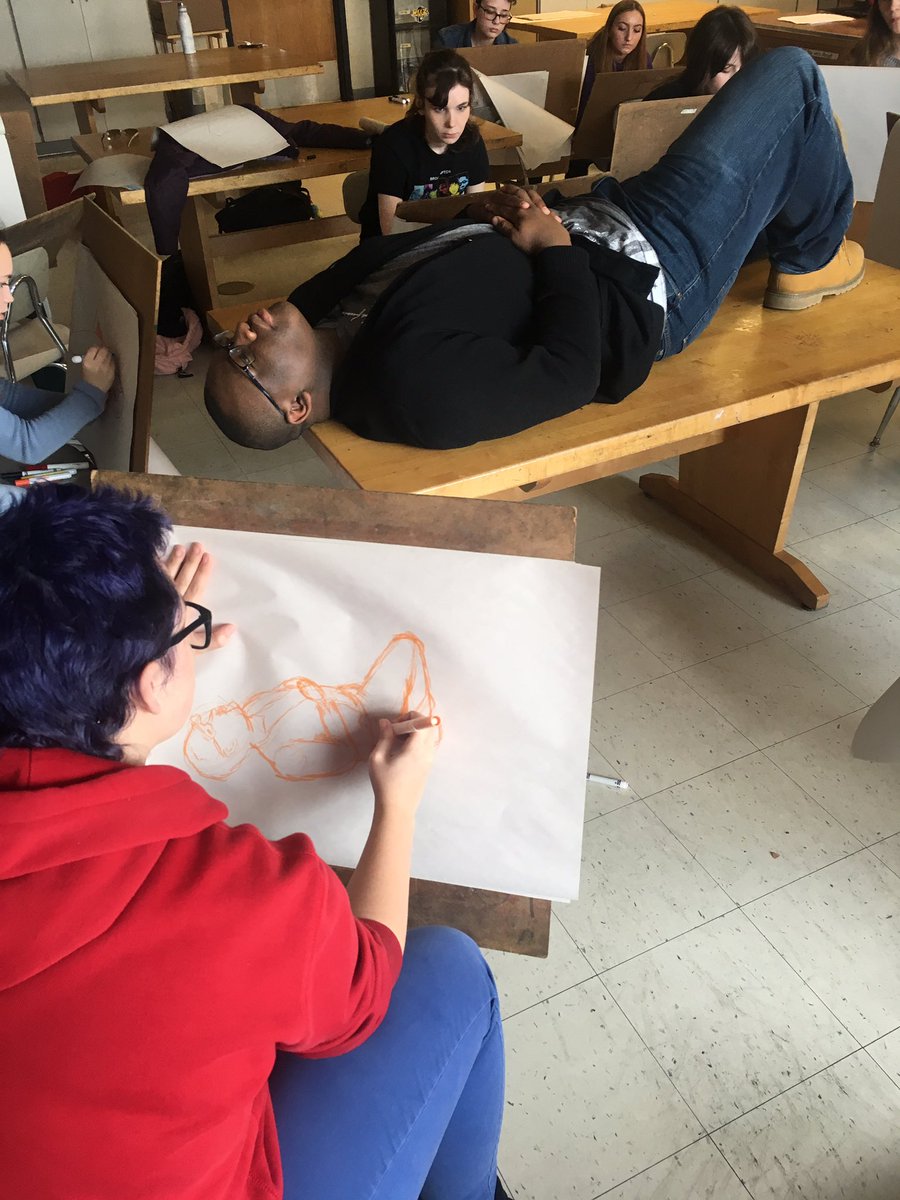 HBolensArtClass's tweet photo. Advanced/AP studio art students experience figure drawing from observation by modeling for each other! No erasing! Learning from our mistakes is an important lesson. #LSHSART #ATeachersImpact #myLSPS https://t.co/mHrg1UIvZw