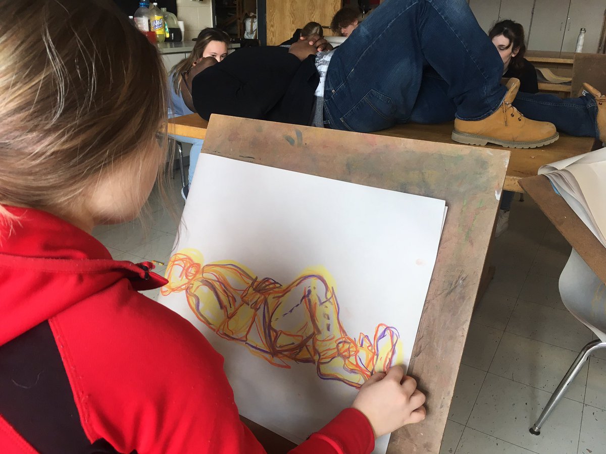 HBolensArtClass's tweet photo. Advanced/AP studio art students experience figure drawing from observation by modeling for each other! No erasing! Learning from our mistakes is an important lesson. #LSHSART #ATeachersImpact #myLSPS https://t.co/mHrg1UIvZw