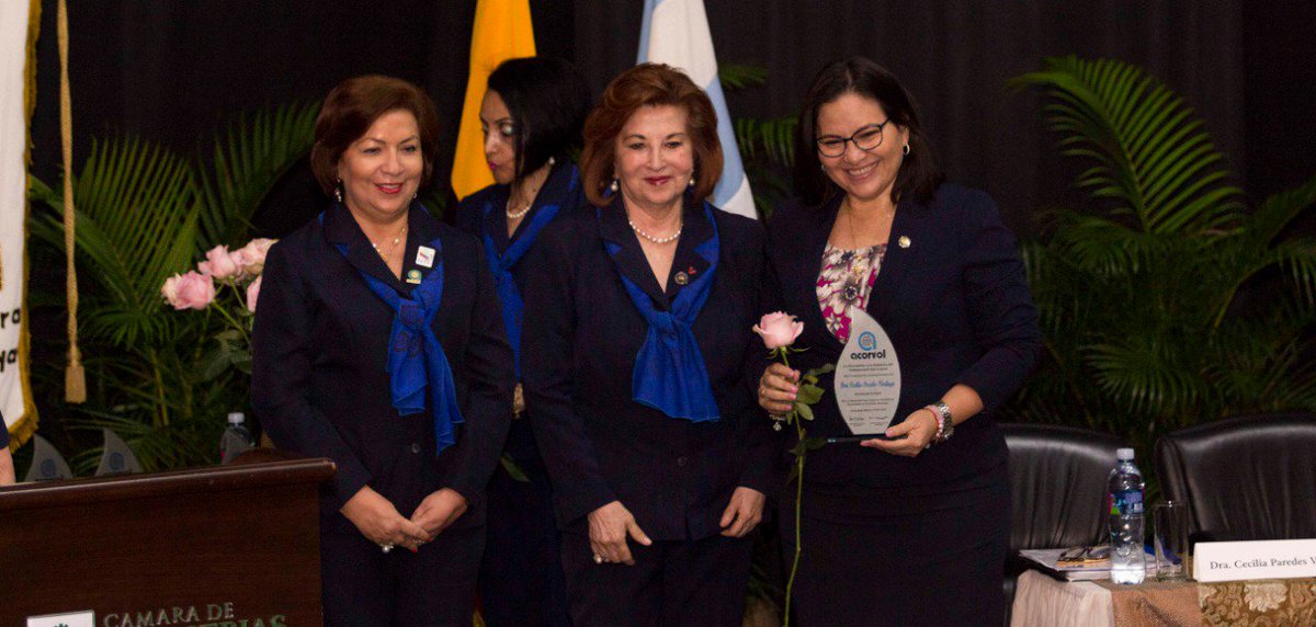 espol's tweet photo. Rectora de #ESPOL, @cparedesverduga, recibió, hoy, reconocimiento de  la  Asociación Coordinadora del Voluntariado del Guayas, ACORVOL, y participó en II Foro por Día Internacional de la Mujer: Historias, vivencias y experiencias relatadas por mujeres destacadas de #Ecuador https://t.co/Y9kDN0muav
