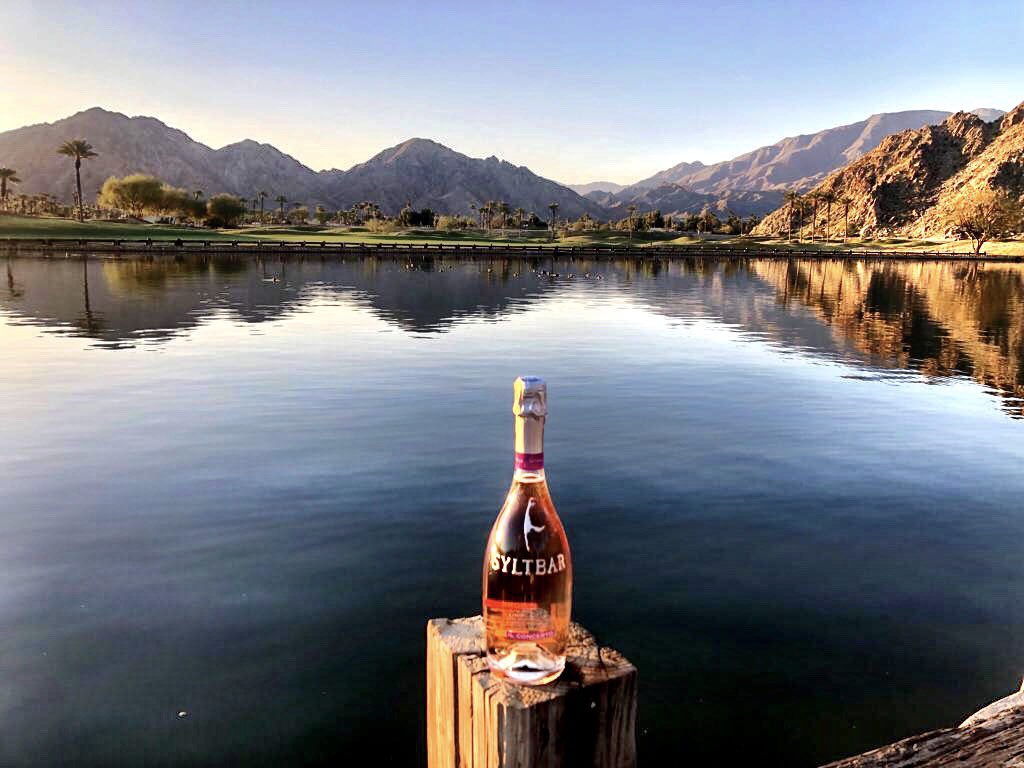 Syltbar's tweet photo. Mrs at @LaQuintaResort In Palm Springs, CA ๐
#syltbar #syltbarprosecco #premiumprosecco #syltbarrose #prosecco #laquintaresort #sparklingwine #palmsprings #palmspringsca #healthy #healthylifestyle #lowcalorie #lowsugar #lowcarbdiet #ketodiet #celebrate #bubbly #bubbles #weekend https://t.co/y4iEHrzcE9