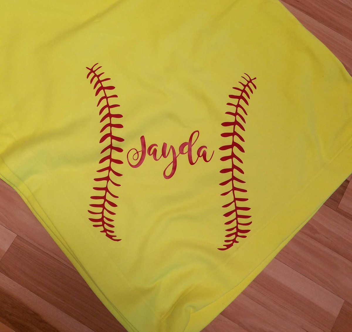 sidelinescustom's tweet photo. Custom blankets... get yours at Sidelines. #sidelinescustom #shoplocal #softball https://t.co/dCa3e9iImr