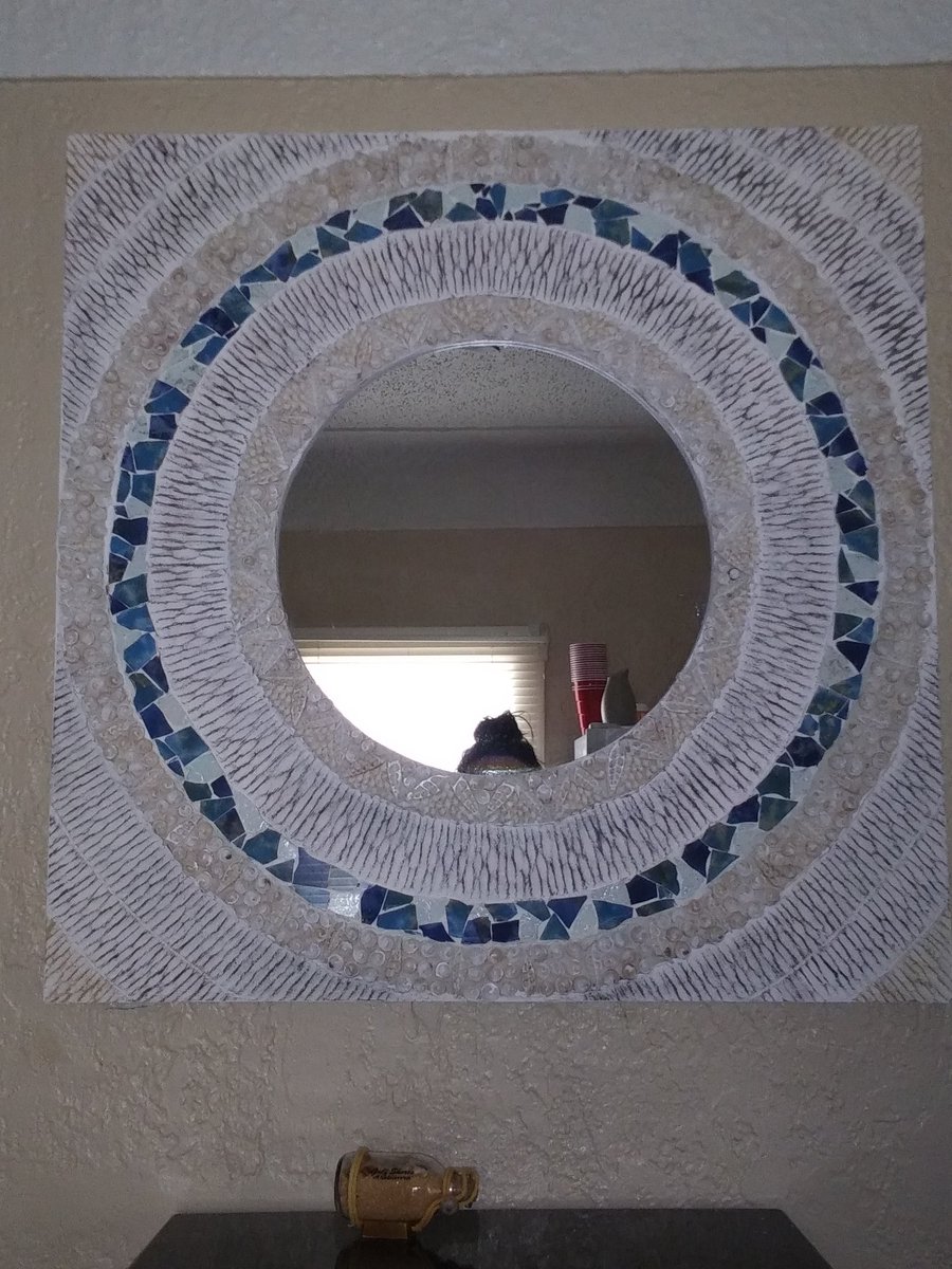 Stephan96735713's tweet photo. This is what happens when you ask your husband to hang a mirror... "wow, I really didn't realize how short you were. It's so cute!"🤔😂
#shortgirlproblems #Mirror #Newlyweds #husbandandwife #Wifey #wifelife https://t.co/0tnxHBcCSP