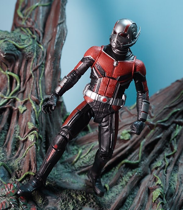 My review of the <a href="/CollectDST/">Diamond Select Toys</a> Disney Store Exclusive "Ant-Man &amp; The Wasp" Ant-Man is up if you want to check it out... Here at youtube directly- youtu.be/v8Iy5HhILA0 ...or here if you want to check it out at my blog with a picture gallery- actionfeatures.net/2019/03/toy-ta…