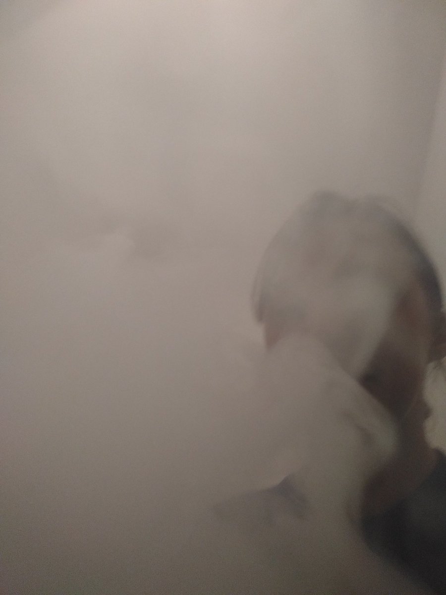 _donebrown's tweet image. фотка в стиле, когда друг вейпер