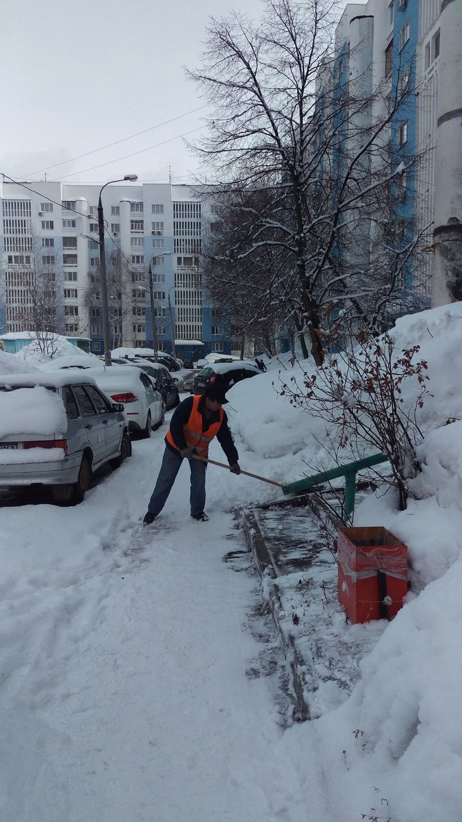 Meteocentr2's tweet photo. @promadm Расчитска выходов из под'ездов дворниками  УК ПЖРУ по адресу Аминева, 3, 29. https://t.co/RQsB9o0Feu
