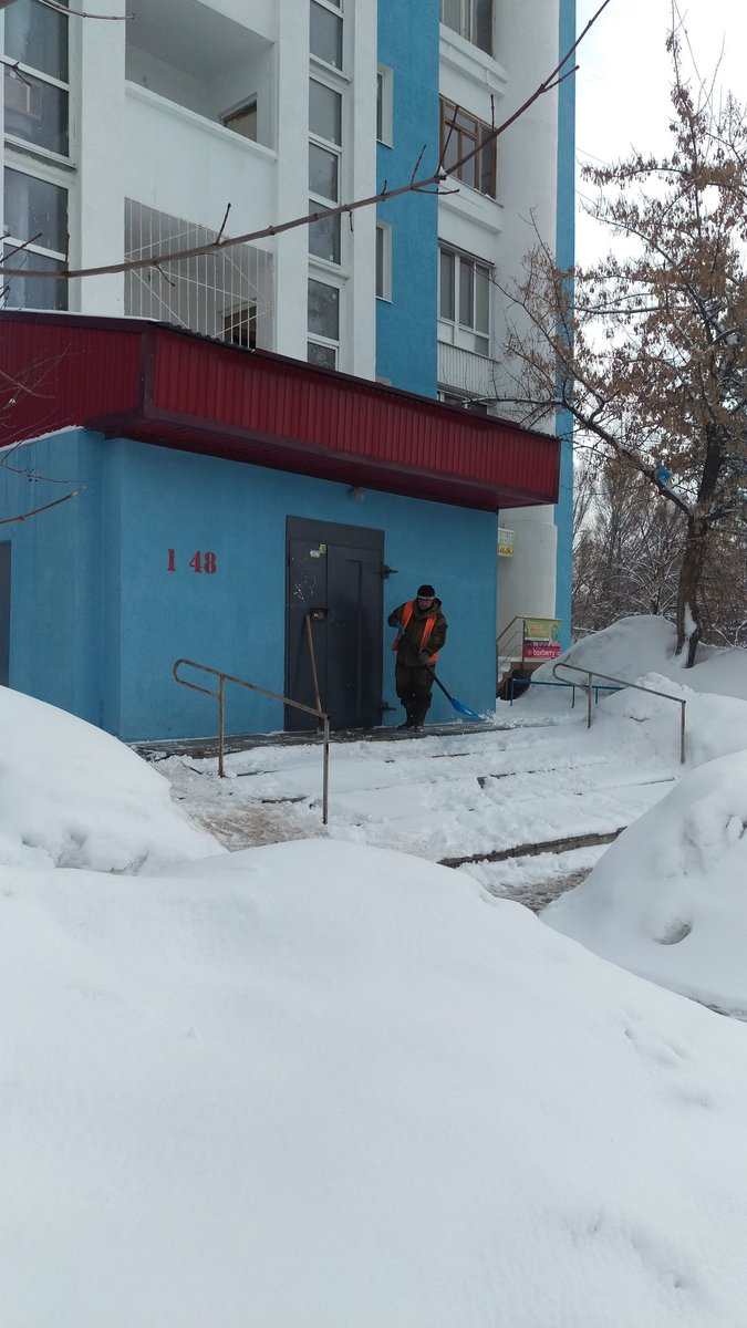 Meteocentr2's tweet photo. @promadm Расчитска выходов из под'ездов дворниками  УК ПЖРУ по адресу Аминева, 3, 29. https://t.co/RQsB9o0Feu