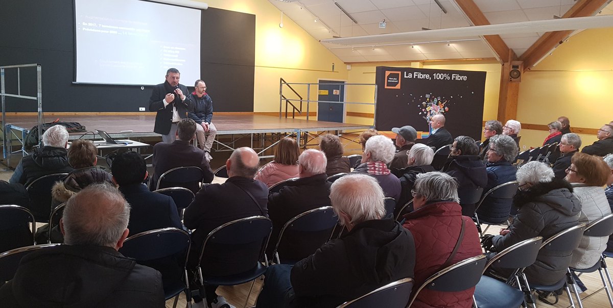 valecapcoz's tweet photo. @OrangeBretagne Reunion #fibre à #pluguffan, #Quimpercommunauté en #live https://t.co/Z145bH018k